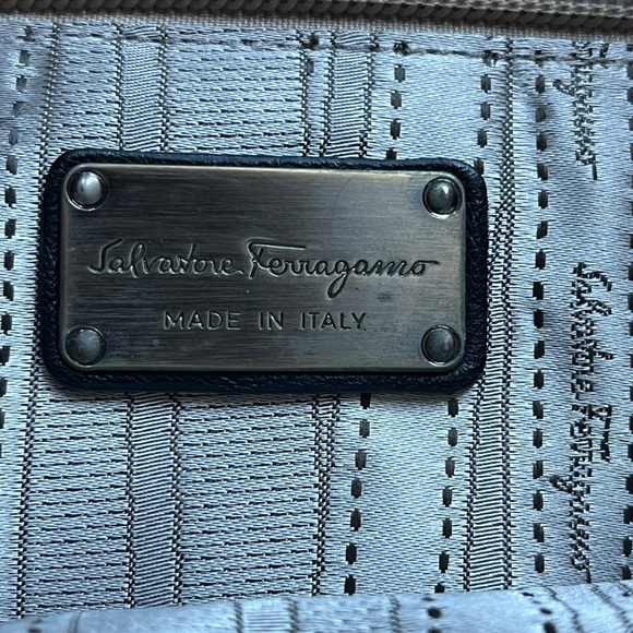 Beautiful Salvatore Ferragamo Leather Handbag - Picture 5 of 6